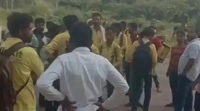 ऑर्डर के पैसे को लेकर डिलीवरी ब्वॉय और ग्राहक में विवाद, यमुना सिटी की सोसाइटी में हंगामा, मोबाइल चोरी का आरोप