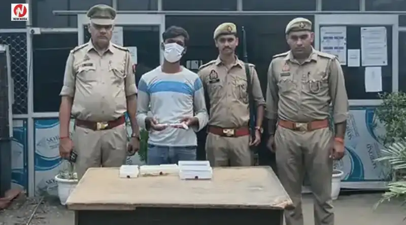 नोएडा में बंद फ्लैट-मकान देखकर करता था चोरी, शातिर बदमाश गिरफ्तार, ज्वेलरी और बाइक बरामद