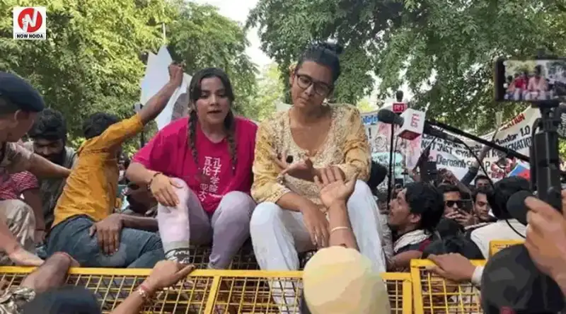जंतर-मंतर की ओर बढ़ा नागरिक मार्च, ज्ञानेश कुमार के इस्तीफे की मांग को लेकर प्रदर्शन, AAP के कई कार्यकर्ता हिरासत में