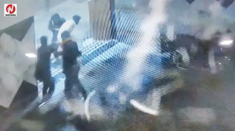 ग्रेटर नोएडा के जहांगीरपुर में बीच बाजार युवक की हत्या का CCTV आया सामने, 6 गोलियां लगने से हुई थी मौत, दो आरोपी गिरफ्तार