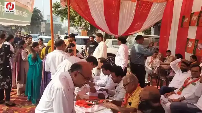 एमएलसी चुनाव में तेजपाल नागर और राजकुमार भाटी ने डाला वोट, नोएडा में 13 मतदान केंद्रों पर वोटिंग जारी