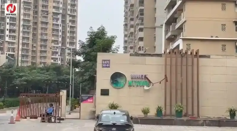 ग्रेटर नोएडा वेस्ट की महागुन मायवुड्स सोसायटी में 23वीं मंजिल से गिरकर पिता-पुत्र की मौत, बेटा 11 साल का था